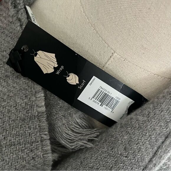 Banana Republic NWT Grey White Plaid Poncho OS - Picture 7 of 9